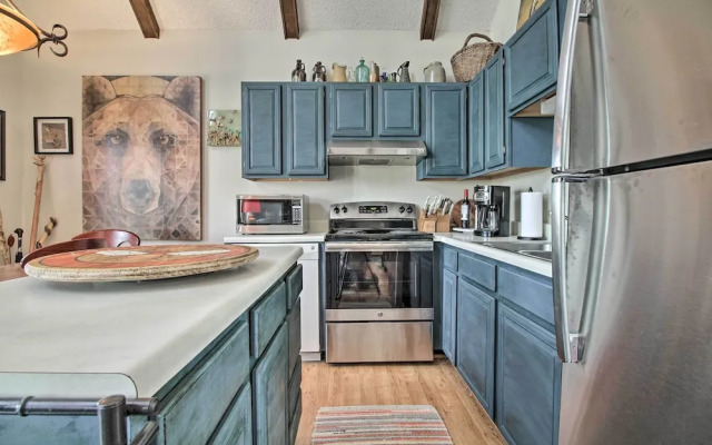 Cozy Wintergreen Cabin Near Mountain Inn & Slopes!