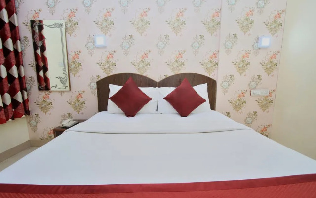 OYO 7728 Hotel Nayaab Comforts