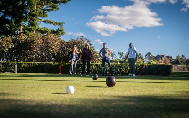 Maddens On Gull Lake