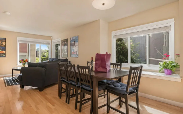 Seattle Vacation Home: Life's A Mountain