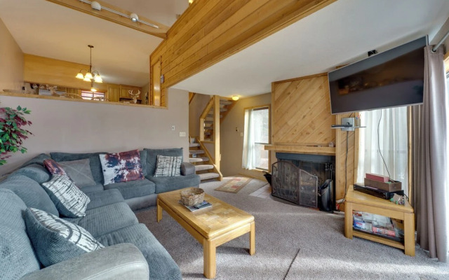 Walk to Lifts: Ski-in/ski-out Angel Fire Condo