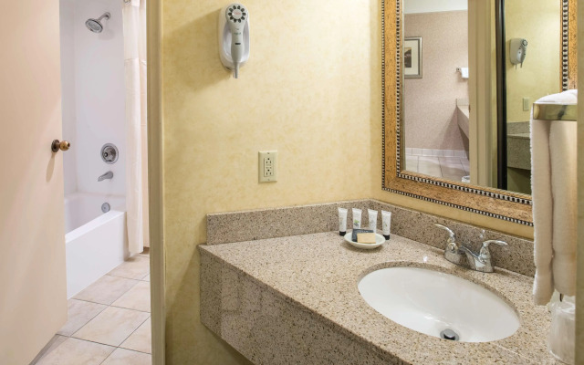 Red Lion Hotel Pasco Airport & Conference Center