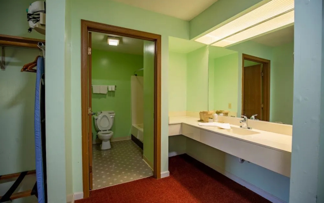Budget Host Inn