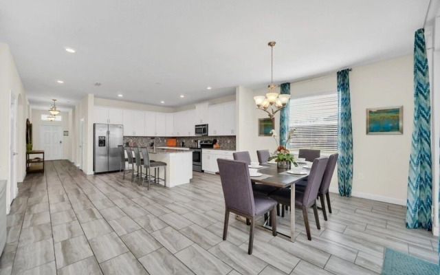 4710kings 6 Bedroom Villa by RedAwning