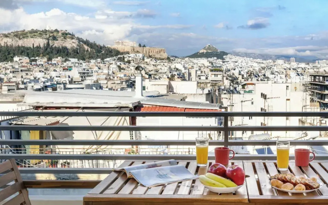Urban Oasis with Acropolis Views by GHH