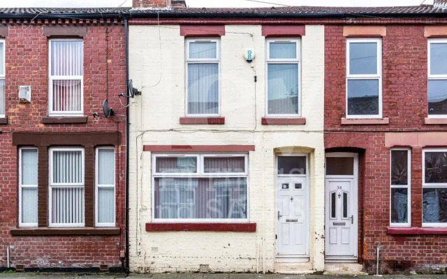 Lush Apartments 4 Bedroom House Claude