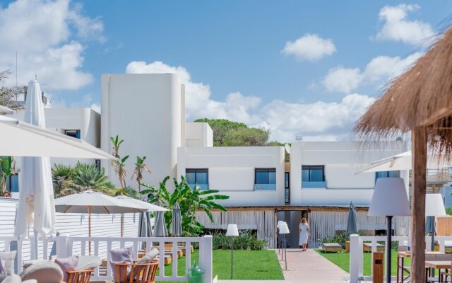 Cumeja - Beach Club & Hotel