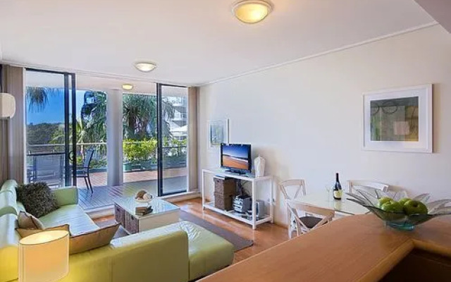 Homebush Bay Self-Contained Modern Two-Bedroom Apartments (BEN)