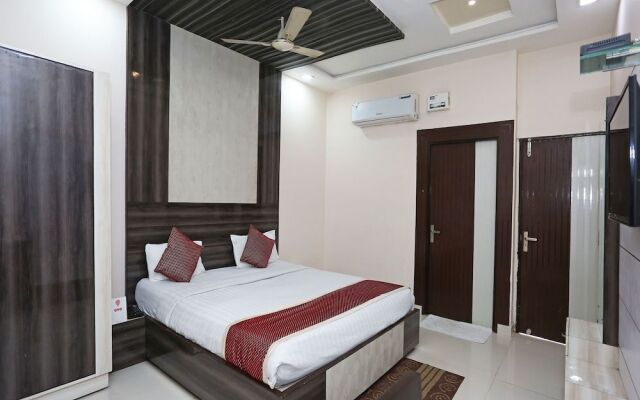 OYO 3202 Hotel Gayatri Residency