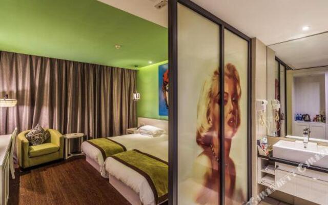 Green Sunshine Holiday Fashion Hotel