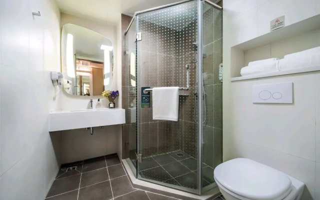 Ibis E'Meishan Railway Station Hotel