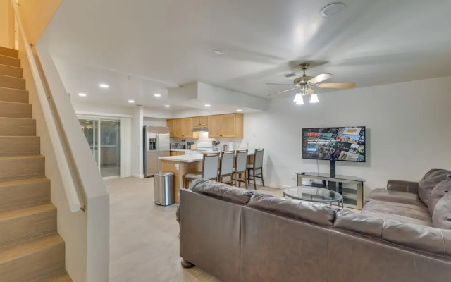 Convenient Bakersfield Townhome With Patio!