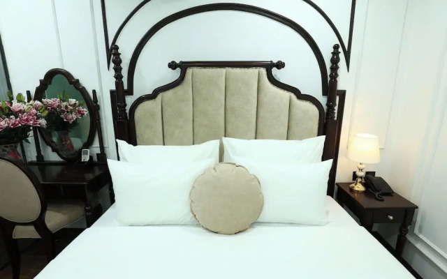 Royal Hotel Me Tri Ha