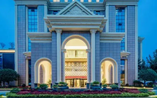 Yibin Nanxi Juyang Hotel