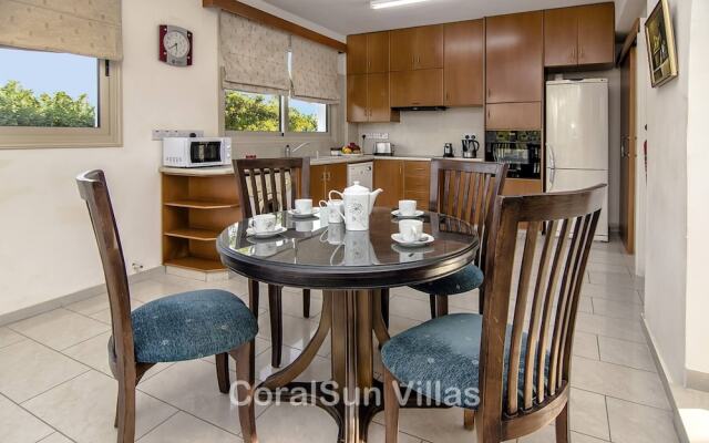 Amazing Pool, Complete Privacy, Amenities and Beach Nearby