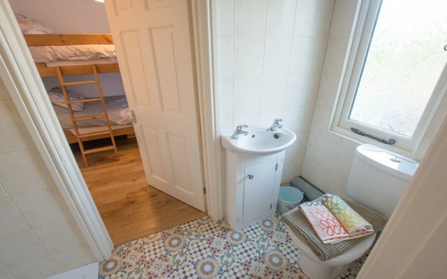 Bag-end House 7 Bedrooms, Sleeps 14, Hot Tub