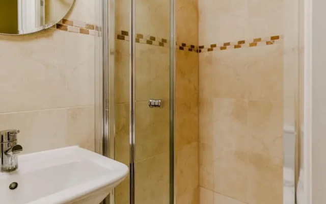 Warm Apartments in Queensway