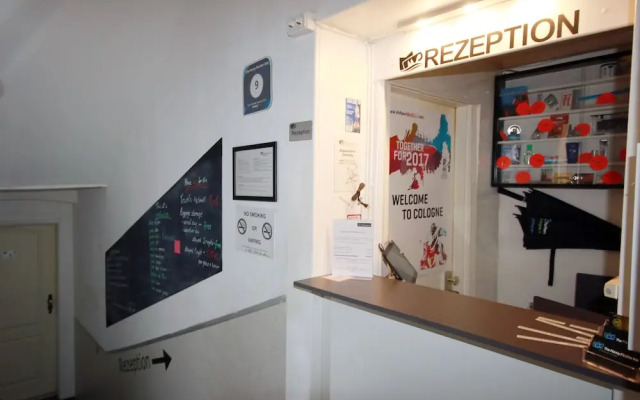 The Penny Pincher Inn - Hostel