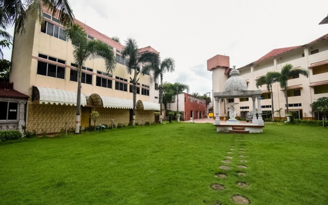 OYO 62127 Ritz Rivera