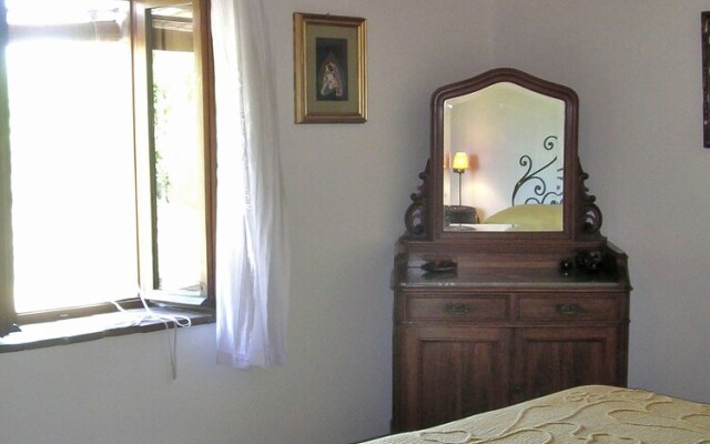 Tuscan Apartment on Winery Estate