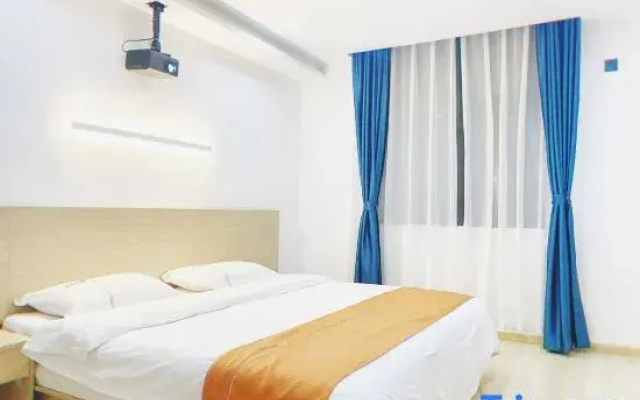 Sansishe Hotel (Kunming college store)