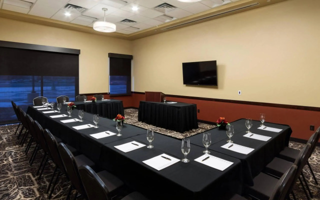 ClubHouse Hotel & Suites - Fargo