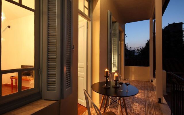 Live in Athens, Thiseio Historic House