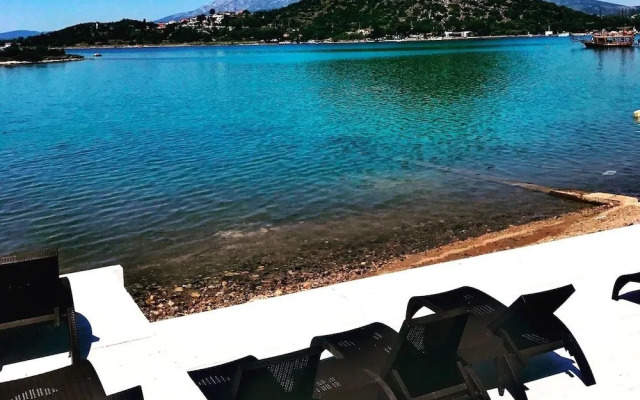 Erythros Boutique Hotel