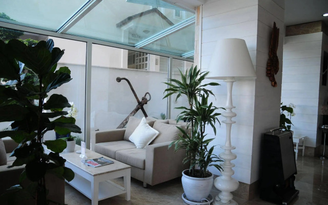 Alesta Yacht Hotel