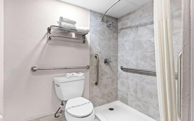 Days Inn by Wyndham Clayton