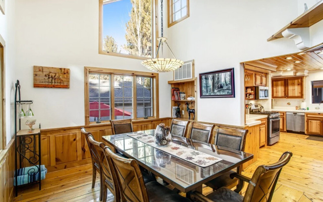 Summit Hideaway #445