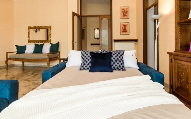 JOIVY Garden Oasis: 1BR Apt w/ Balcony & Parking