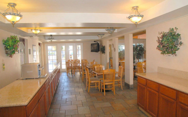 The Buena Park Hotel & Suites