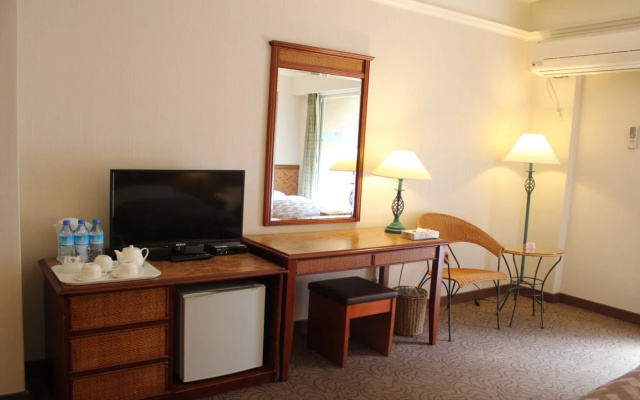 Hoya Hot Springs Hotel