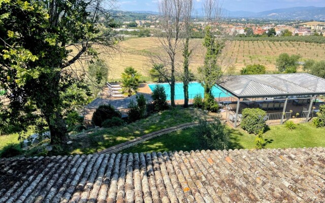 "apt 2 in Spoleto - Stunning Grounds. Panoramic Views all Around You! Sleeps 4"