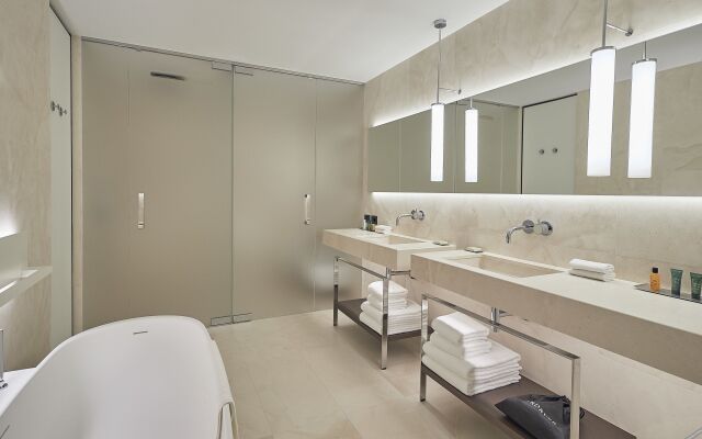 Hilton Lake Como Hotel