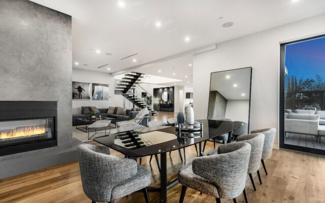 Skyline Luxury Haven