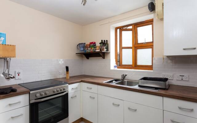 Modern 1 Bedroom Apartment in Shepherds Bush