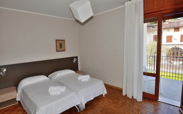 C Le Terrazze - 10 Sleeps With Shared Pool in Garda