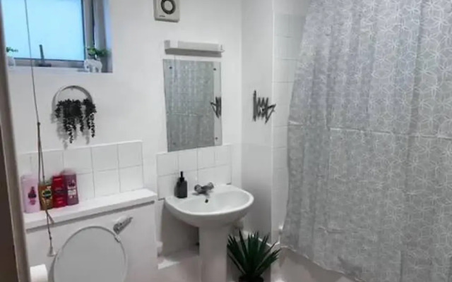 1br-sleeps4-35mintocentrallondon-40mintoheathrow
