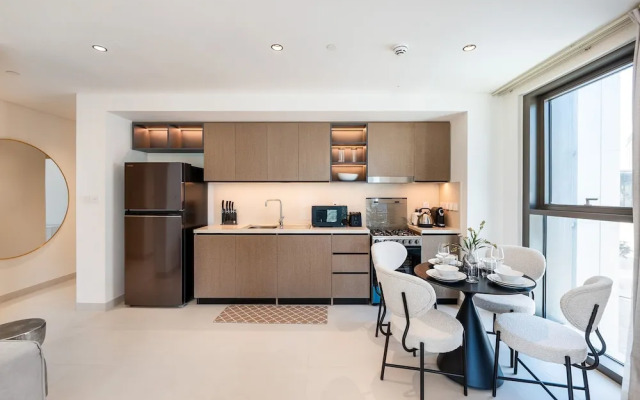 Exclusive 2BR Downtown Apt w Burj Khalifa Views