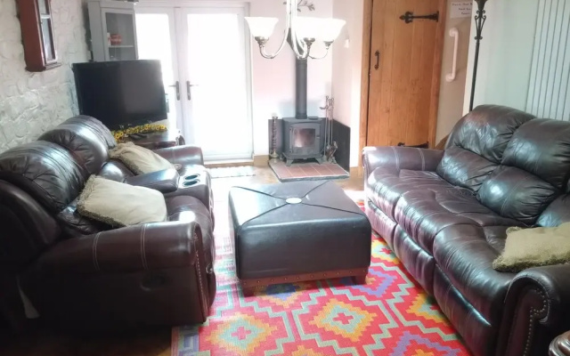 Tranquil Cabin Retreat in Llandovery
