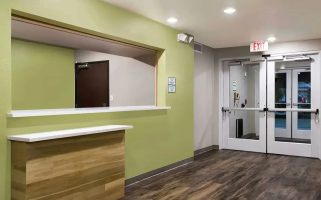 Woodspring Suites Lancaster North