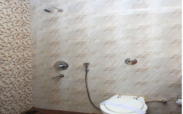 OYO 22528 Hotel Travel Inn