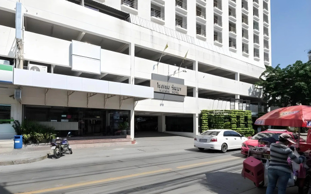 Watana Hotel