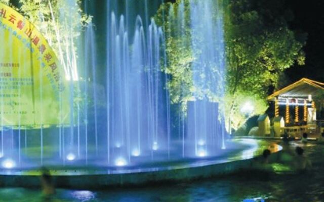 Yunjishan Hotspring Holiday Village