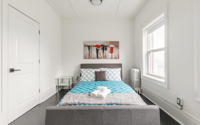 Cozy 2-storey 2BR Apt - Near Parks and King St