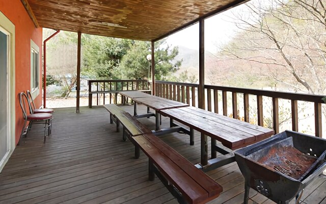 Yangsan Forur Seasons Villa Pension