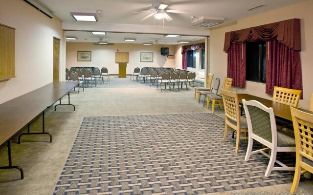 Country Inn & Suites by Radisson, South Haven, MI