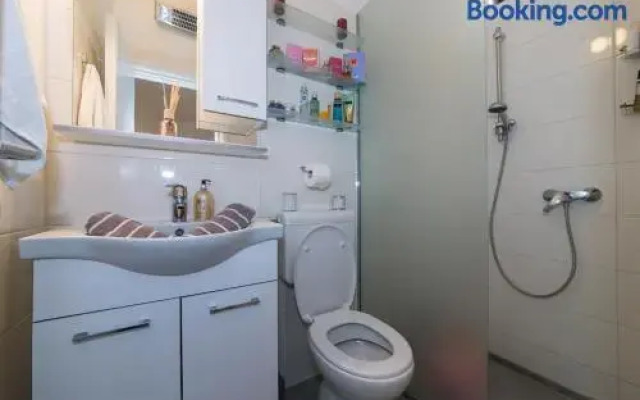Family friendly apartment, great for children, huge yard and lots of toys